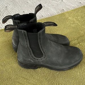 Blundstone dark gray/black boots. Like new! Worn only once. Great boots!